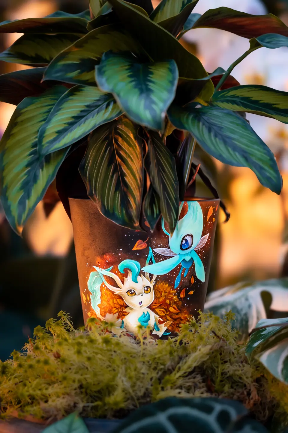 Bemalter Pflanzentopf mit Pokémon Celebi und Folipurba