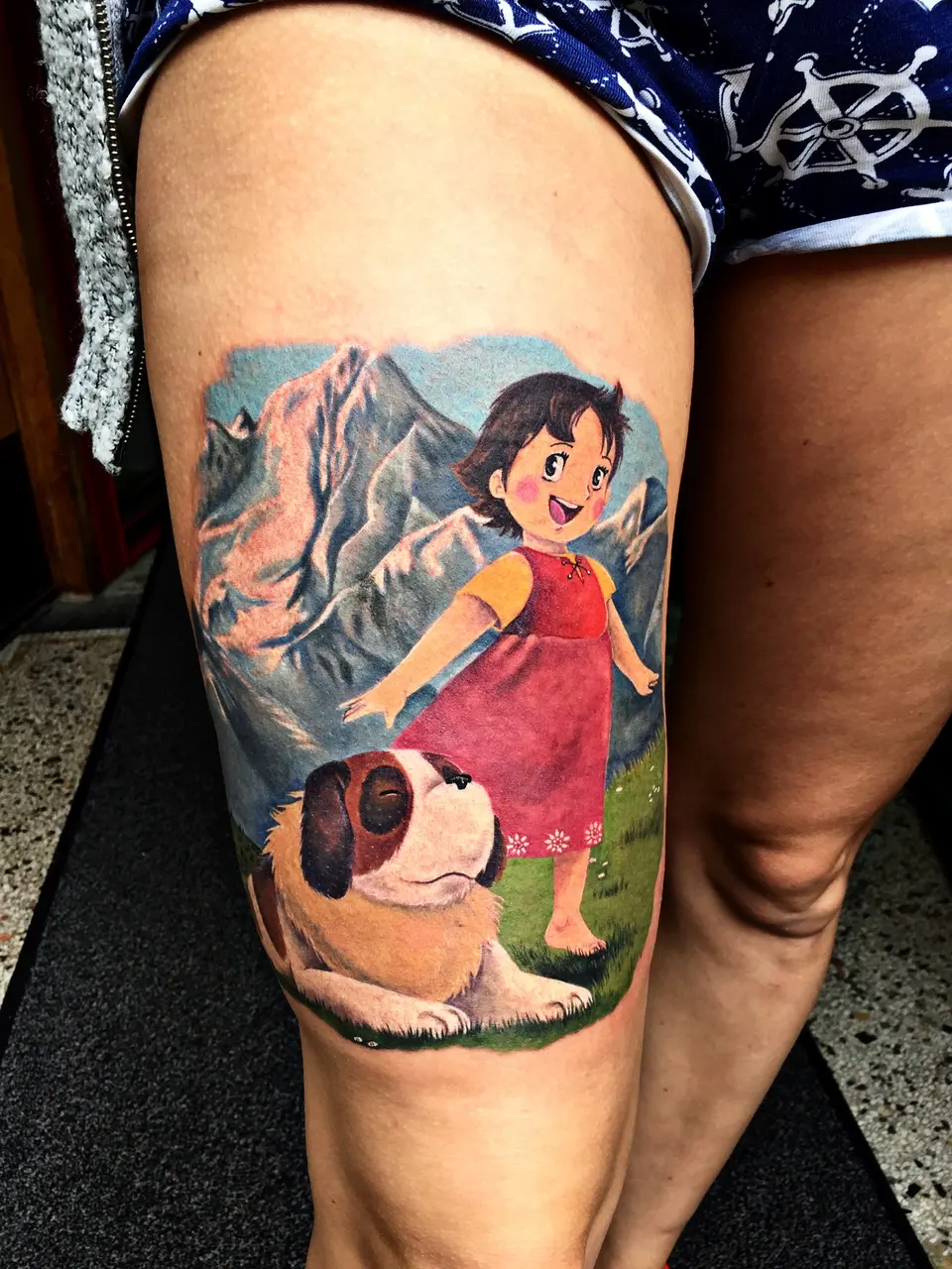 Heidi mit Bernhardiner Josef als Oberschenkel-Tattoo