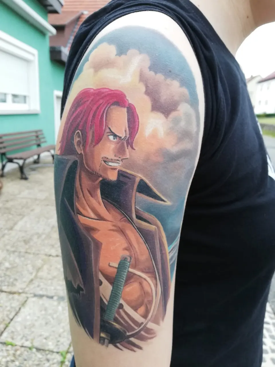 Shanks aus One Piece als Schulter-Tattoo