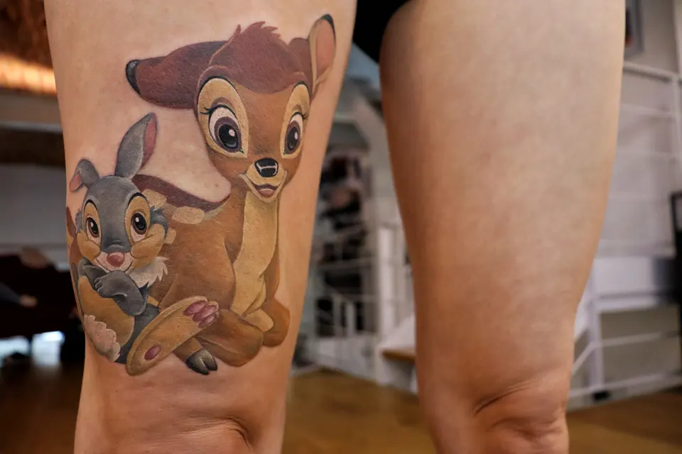 Bambi und Klopfer als farbiges Tattoo