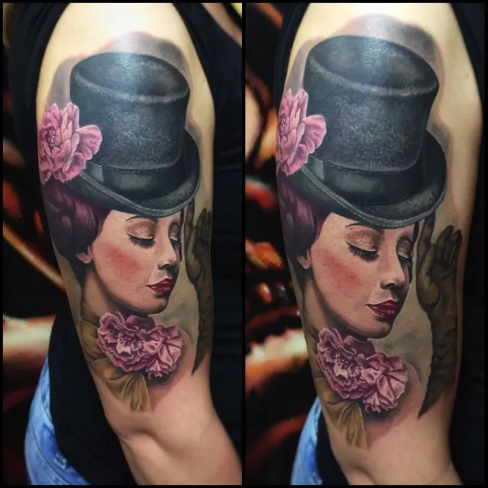 Farbiges Portrait-Tattoo: Frau mit Zylinder und Pfingstrosen